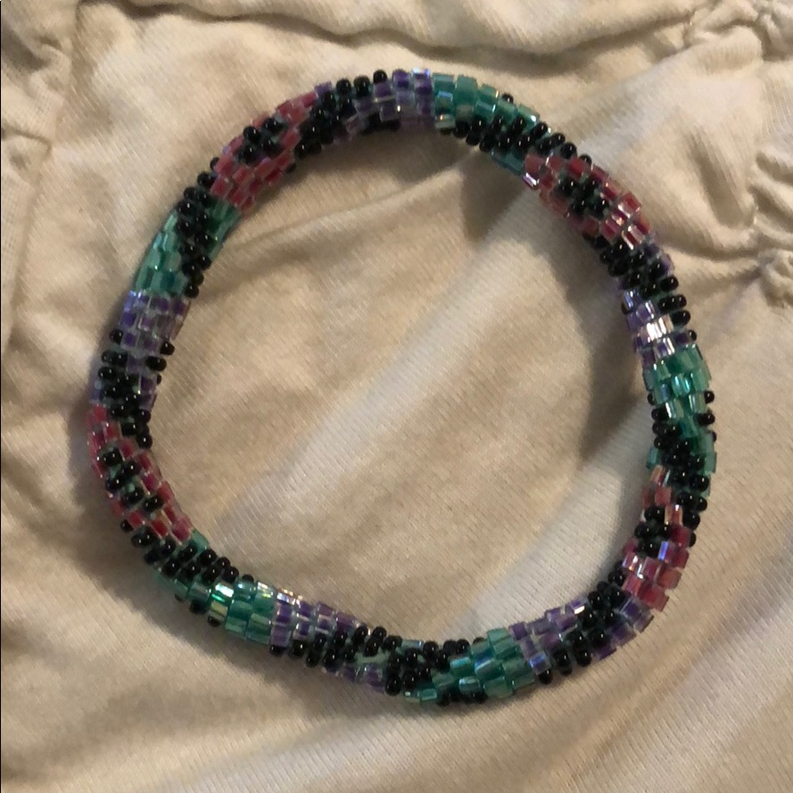 Lily And Laura Bracelet 6$